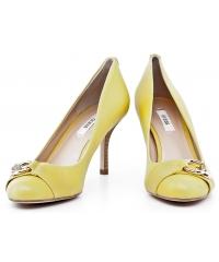 GUESS women&#039;s yellow leather pumps